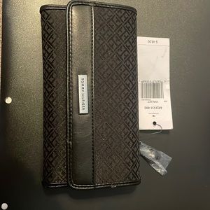 Can you tell me a finger wallet with tag